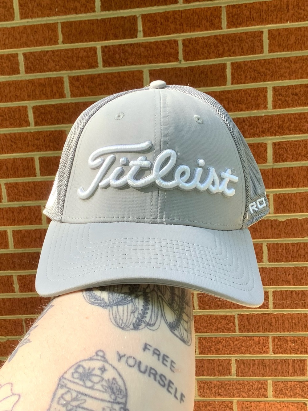 < Titleist Golf Mesh Fitted Hat Gray Size M-L >